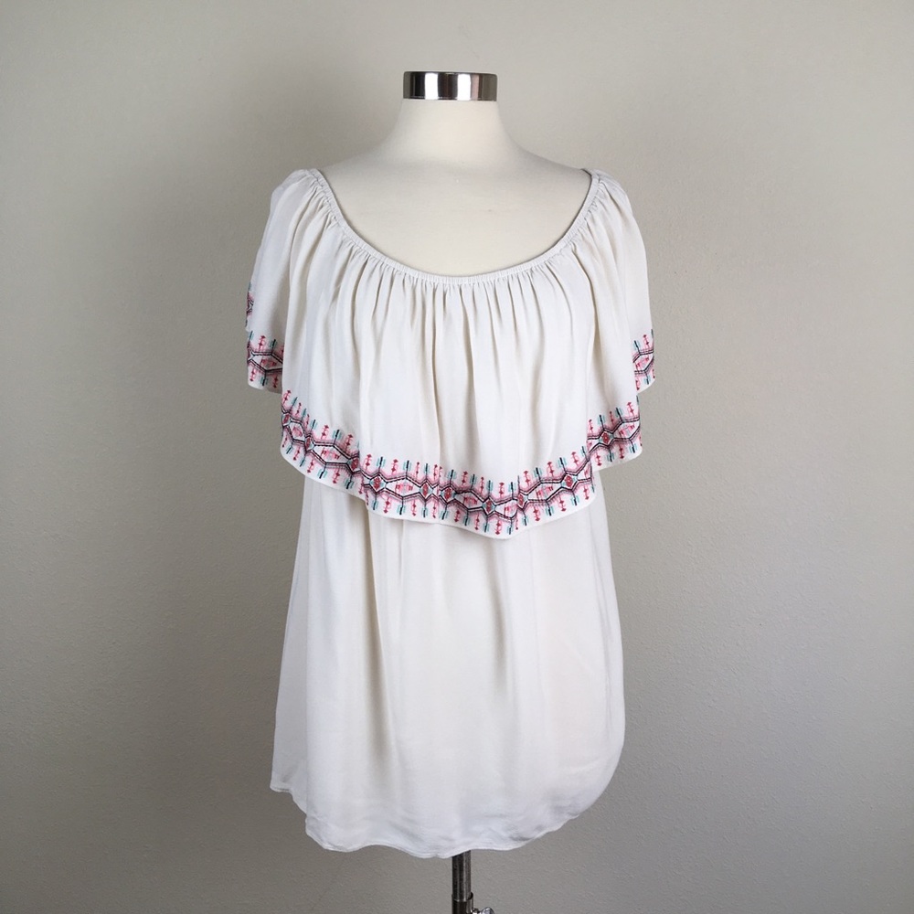 Torrid embroidered off the shoulder top Size 1X